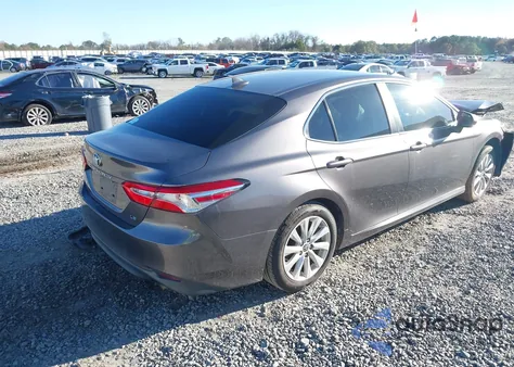 2020 Toyota Camry Le z USA, uszkodzony, nr VIN 4T1C11AK0LU385424